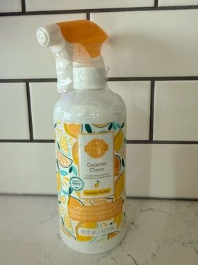 NEW Scentsy Counter Clean Squeeze The Day Counter Cleaner 16oz Sprayer NEW